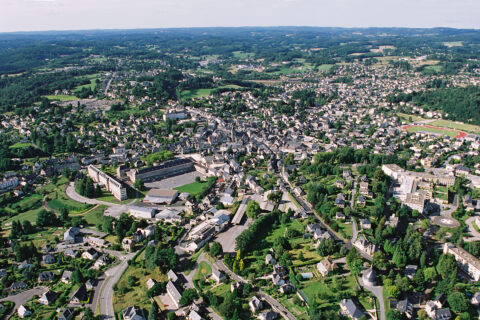 Vue aérienne du centre d'Ussel